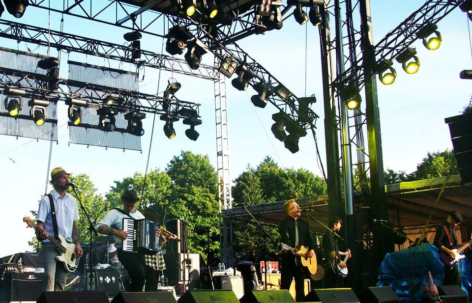 Flogging Molly live, frame 4