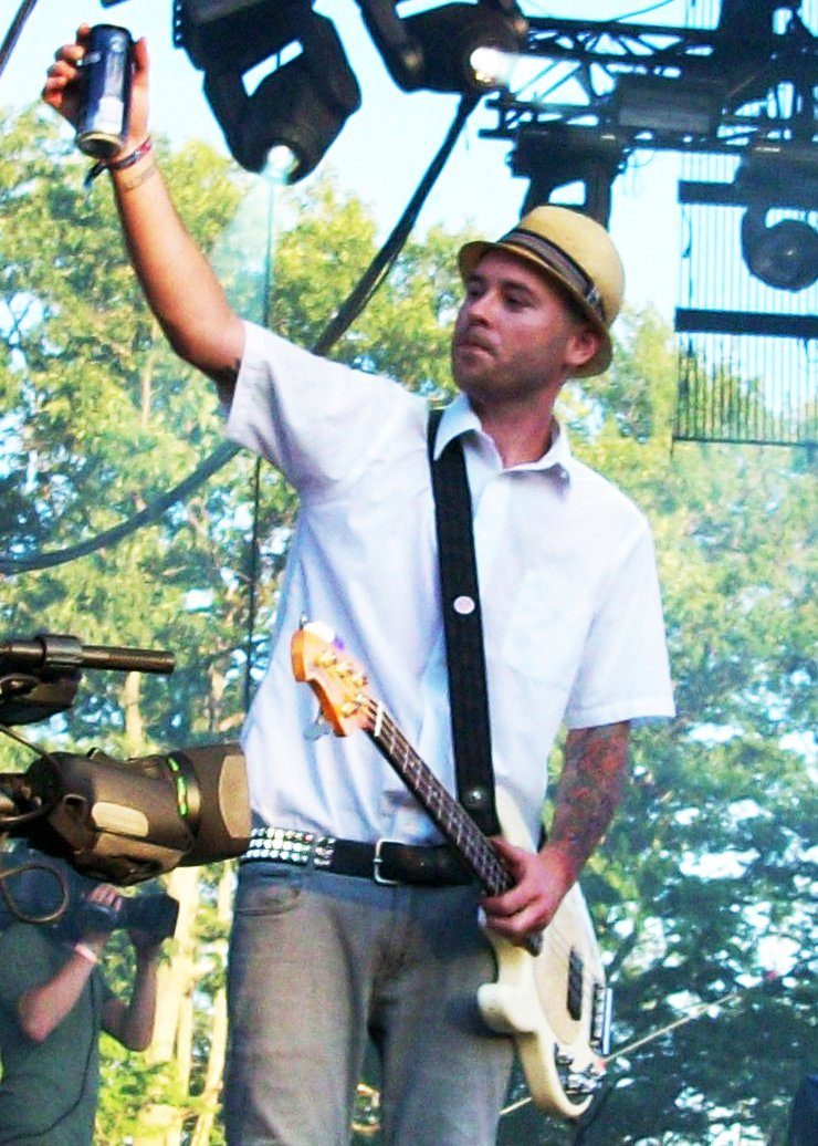 Flogging Molly live, frame 14