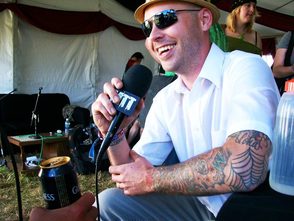 Flogging Molly live, frame 22