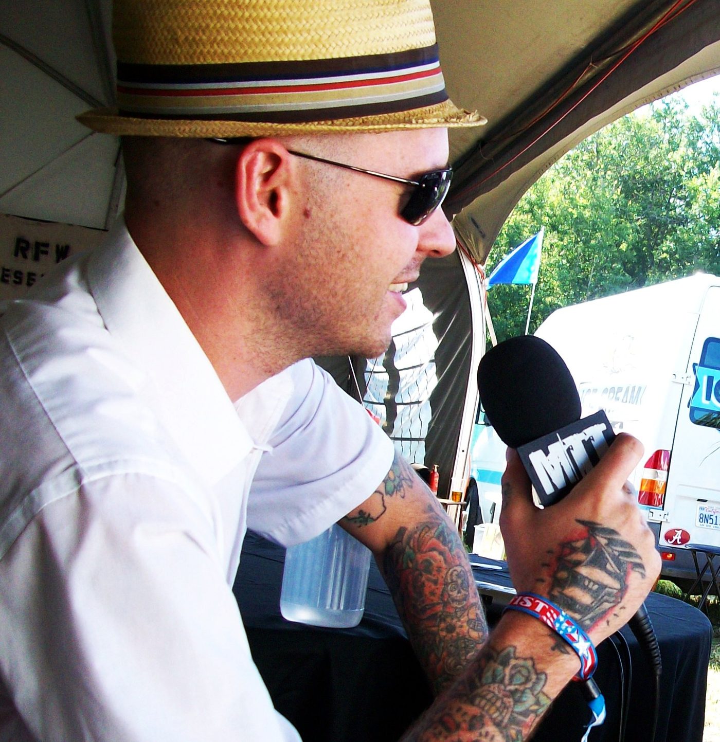 Flogging Molly live, frame 24