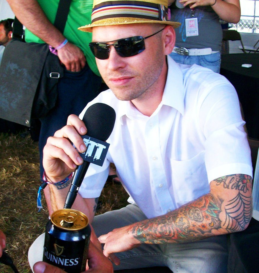 Flogging Molly live, frame 26