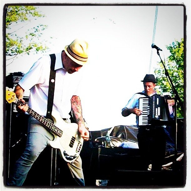 Flogging Molly live, frame 28