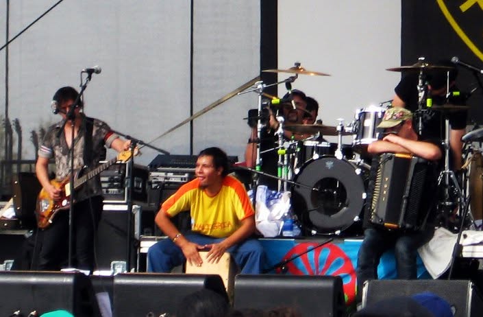 Gogol Bordello live, frame 5