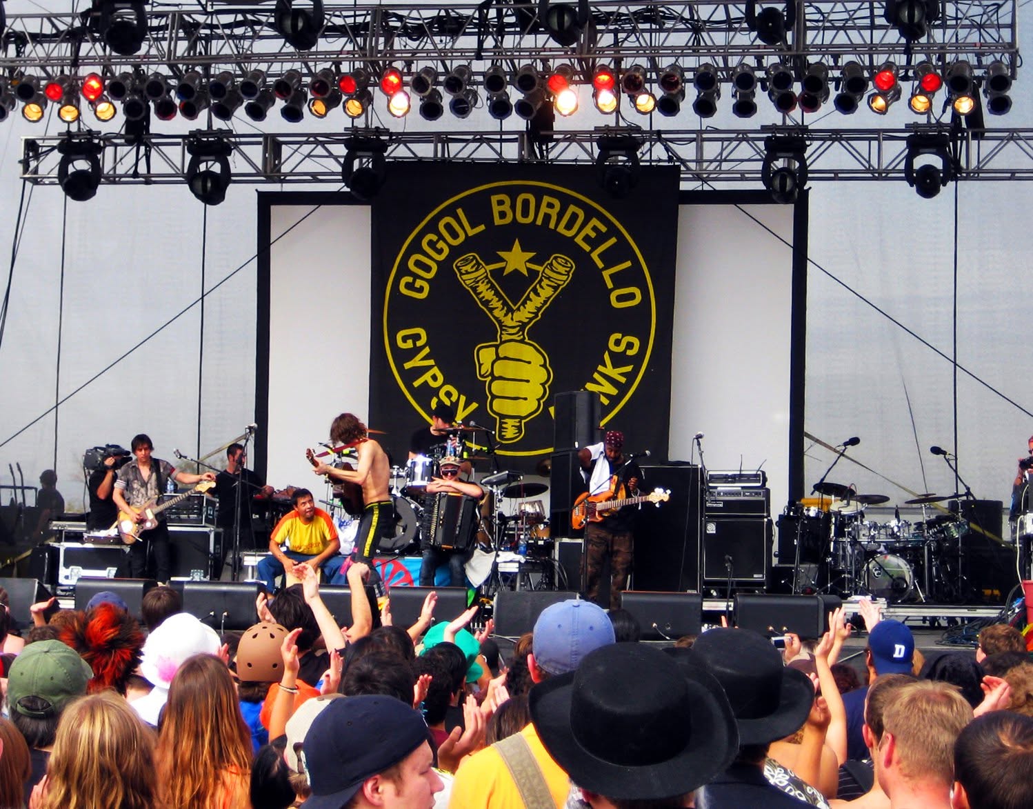 Gogol Bordello live, frame 6