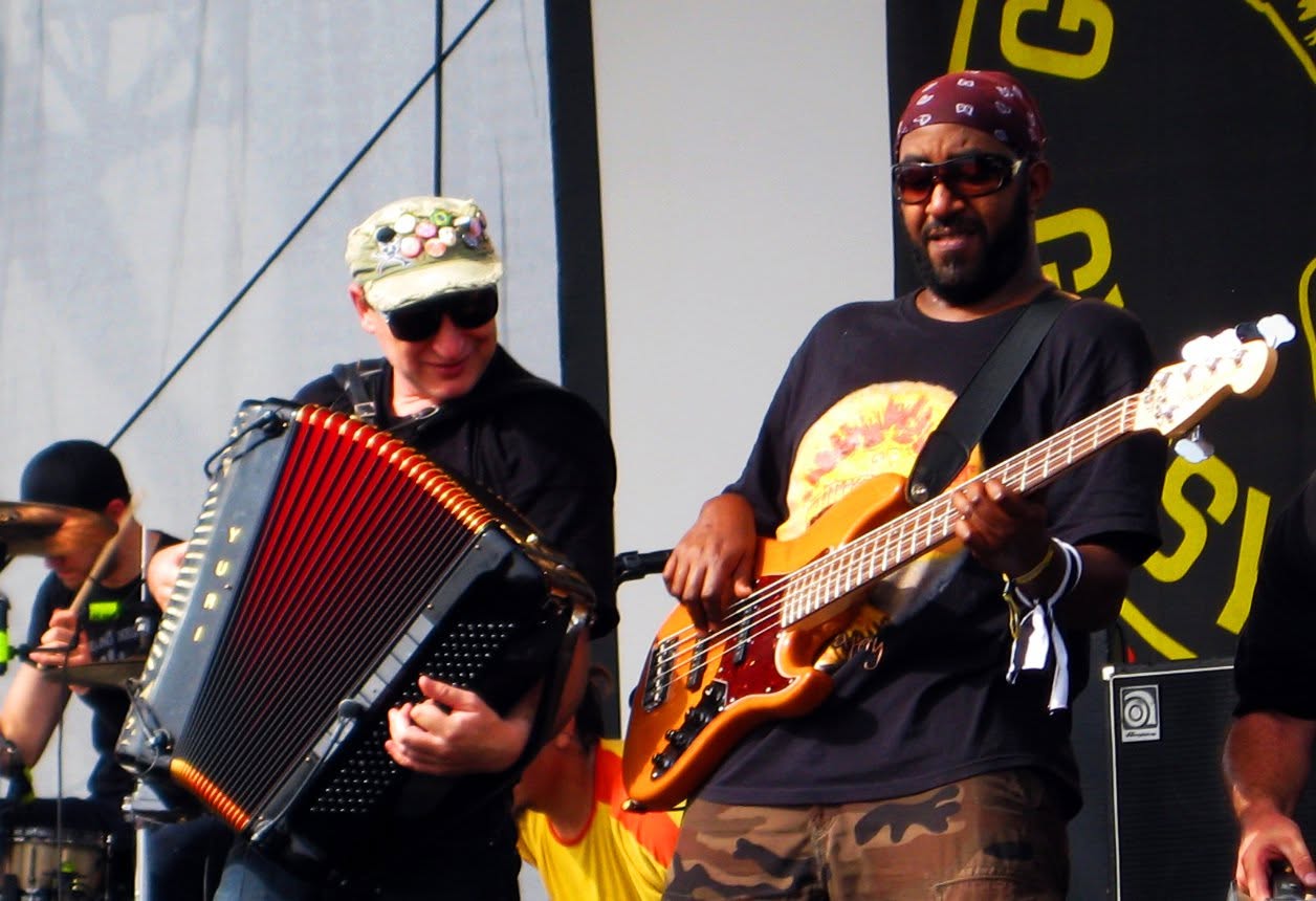 Gogol Bordello live, frame 8