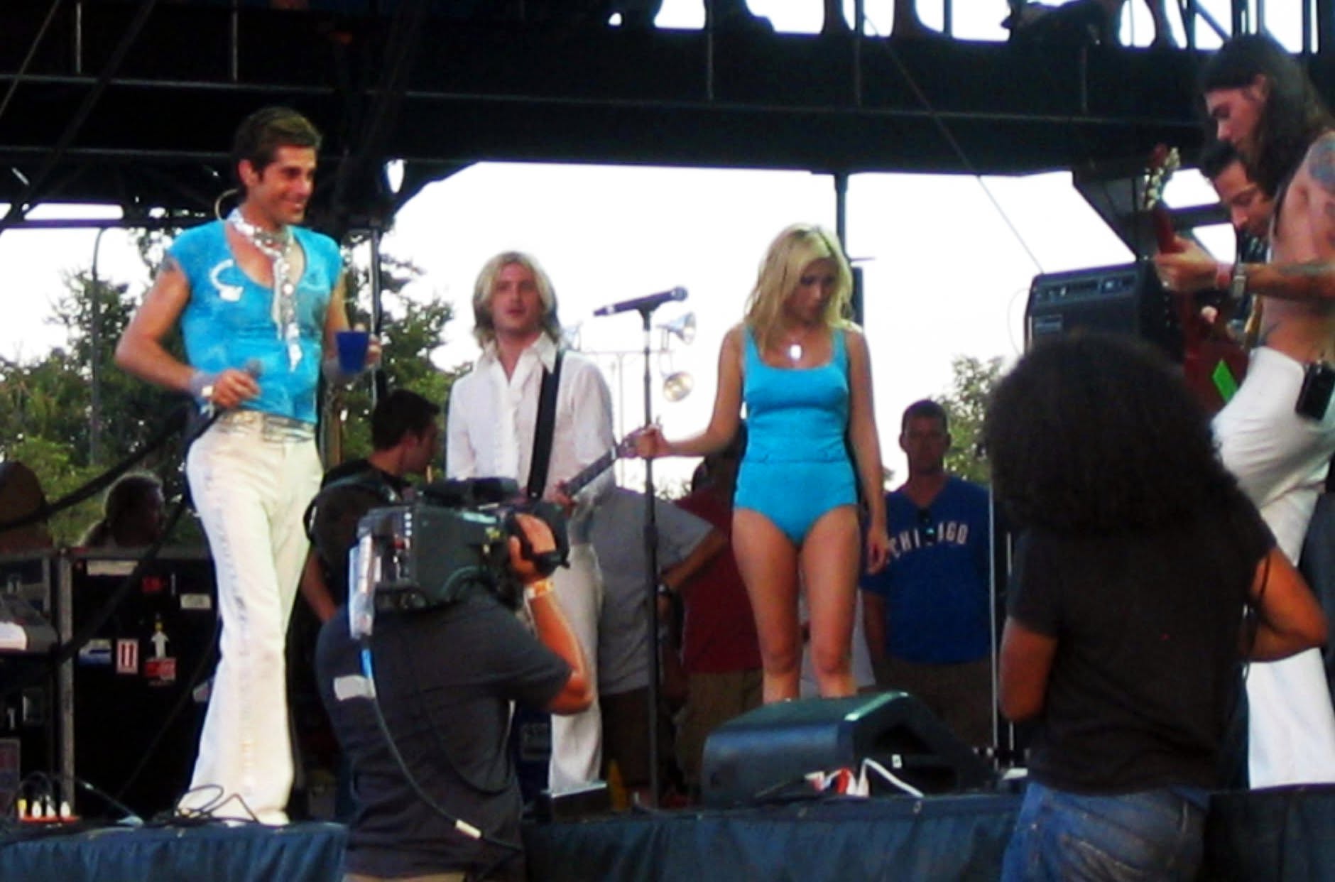 Jane’s Addiction live, frame 4