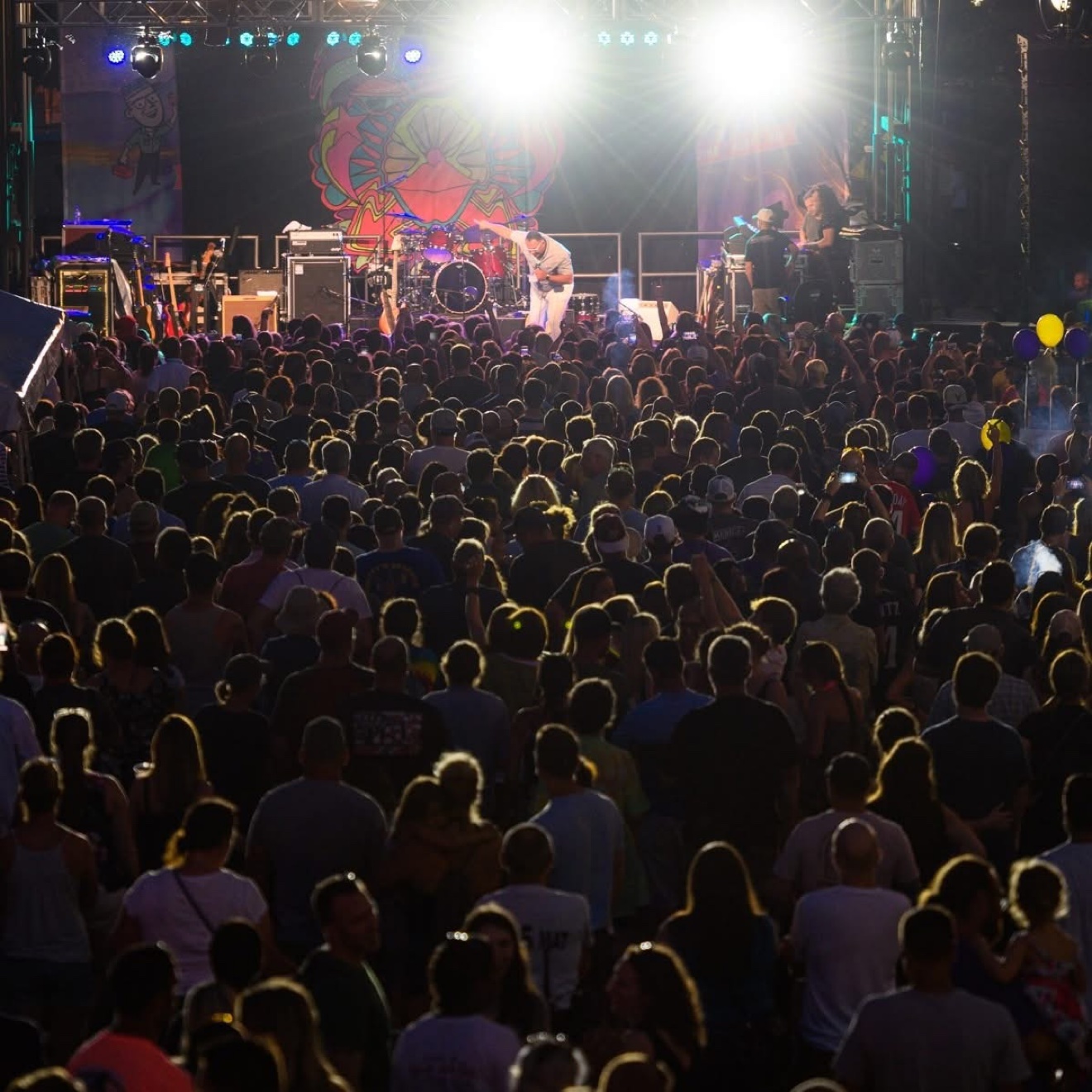 Moe Train live, frame 3