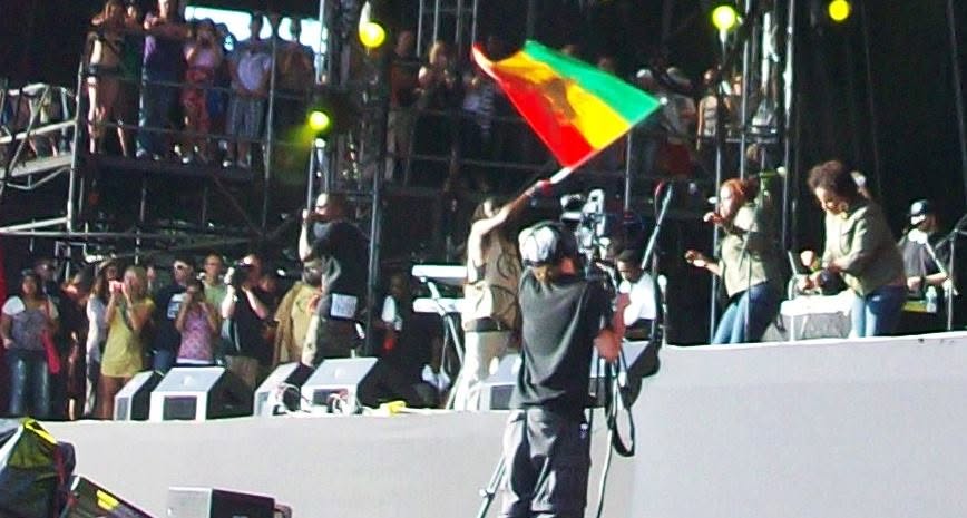 Nas and Damian Marley live, frame 3