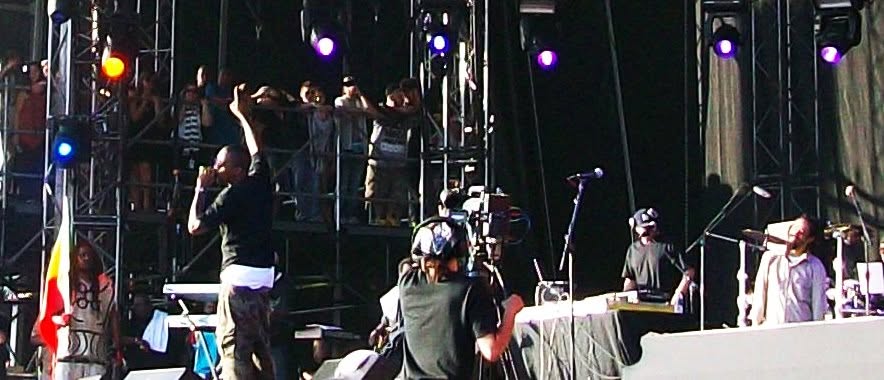 Nas and Damian Marley live, frame 6