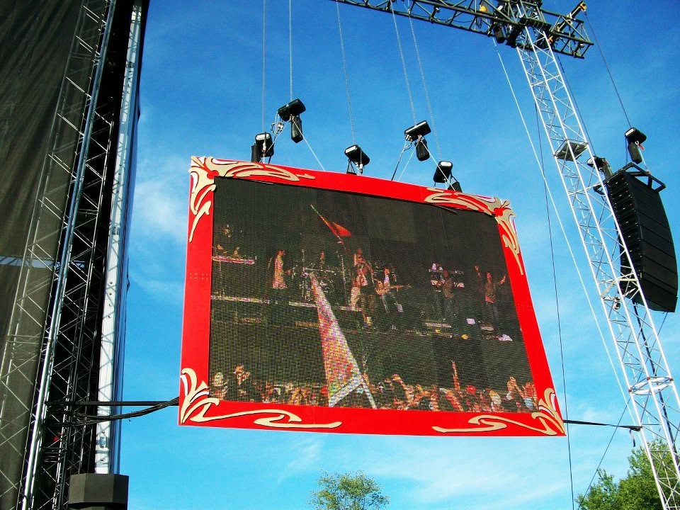 Nas and Damian Marley live, frame 9