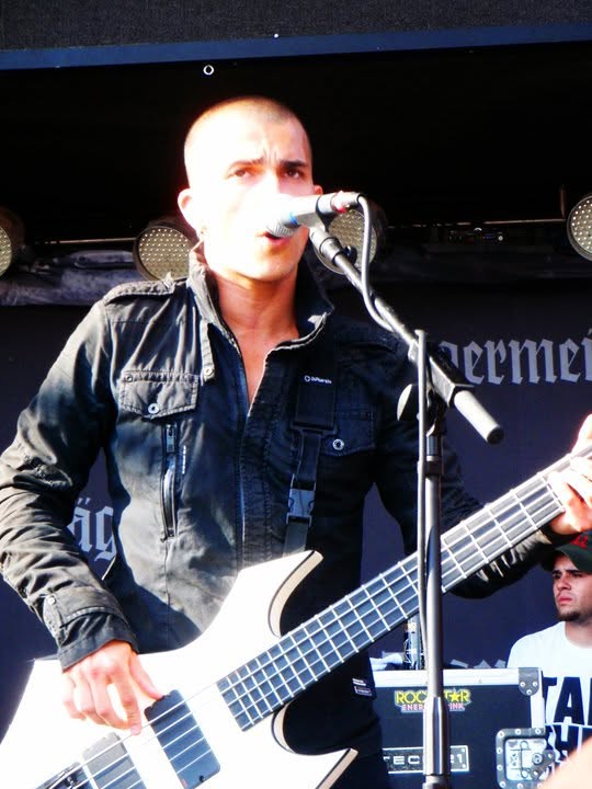 Trivium live, frame 12
